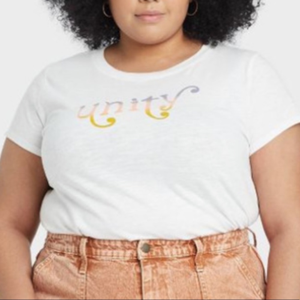 Women's Short Sleeve Graphic T-Shirt NWT